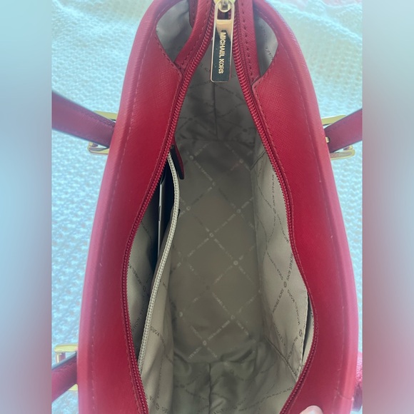 Jet Set Travel Extra-Small Saffiano Leather Top-Zip Tote Bag - Picture 6 of 8